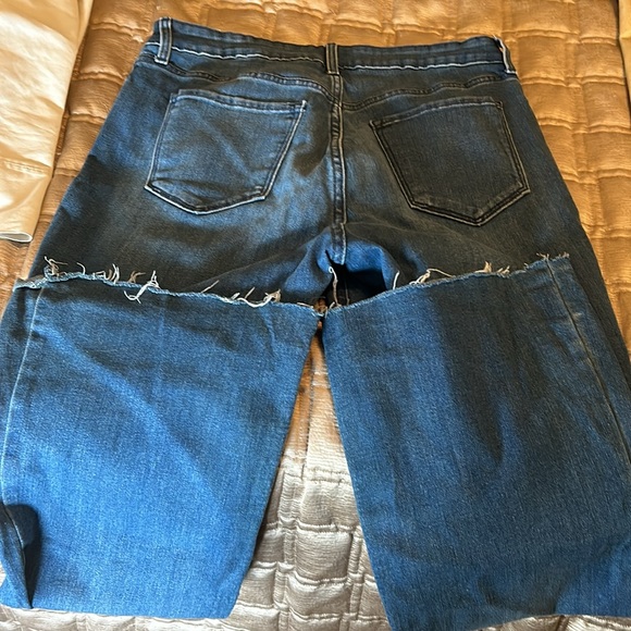 Old Navy High-Rise Flair Jeans - Picture 4 of 5